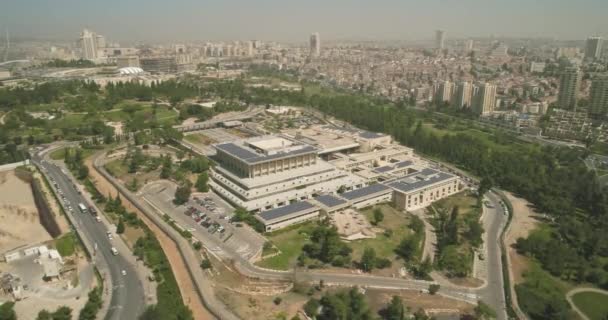 Вид с воздуха на здание Кнессета в Иерусалиме, правительство Национального парламента Израиля — стоковое видео