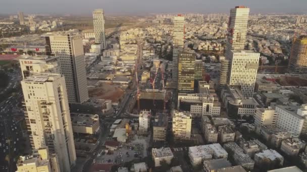 Tel aviv skyline at Daytime. Horizon view of towers and buildings towards sun. Downtown landscape of modern city background — Stock Video