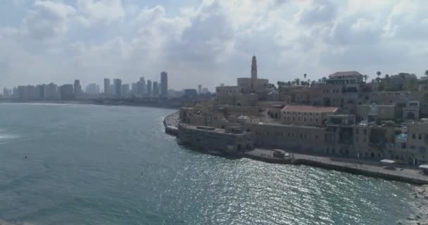 Veduta aerea drone Israele Tel Aviv - Yafo a St. Peters Chiesa, Jaffa. Un antico luogo di culto medievale che esprimono la convivenza di tutte le religioni — Video Stock