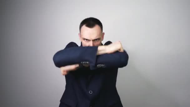Szczęśliwy Przystojny Biznesmen Wiwatujący Wrzeszczący Garniturze Krawacie Wściekły Facet Garniturze — Wideo stockowe