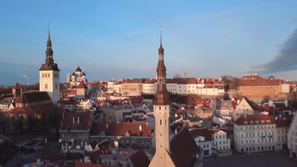 Vista Aérea Ciudad Vieja Tallin Capital Estonia Del Dron Hermosa — Vídeos de Stock