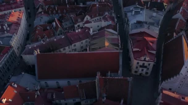 Vista Aérea Ciudad Vieja Tallin Capital Estonia Del Dron Hermosa — Vídeos de Stock