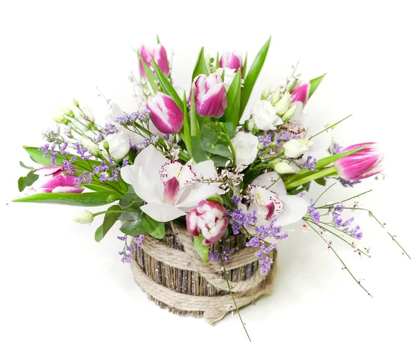 Schöner Blumenschmuck Blumen Einer Schachtel Tulpen Orchideen Und Grüne Blätter — Stockfoto