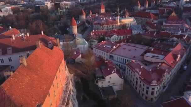 Vista Aérea Ciudad Vieja Tallin Capital Estonia Del Dron Hermosa — Vídeo de stock