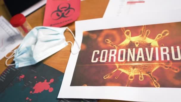 Concepto Coronavirus Documentos Investigación Virus Cartas Máscara Quirúrgica Radiografía Pulmonar — Vídeo de stock