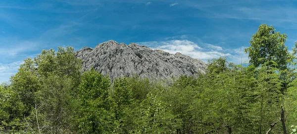 Thong Stone Mill Suphanburi Thailand 지역의 석회암산지는 광산으로 것인데 버려진 — 스톡 사진