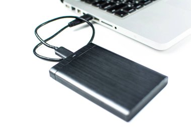 Bilgisayar ve HDD arasında dizüstü bilgisayara bağlanmak, aktarmak veya yedeklemek için harici sabit diski kapat. Yedekleme dosyaları ve USB 3.0 bağlantısı kullanan önemli bilgiler için siyah sabit disk