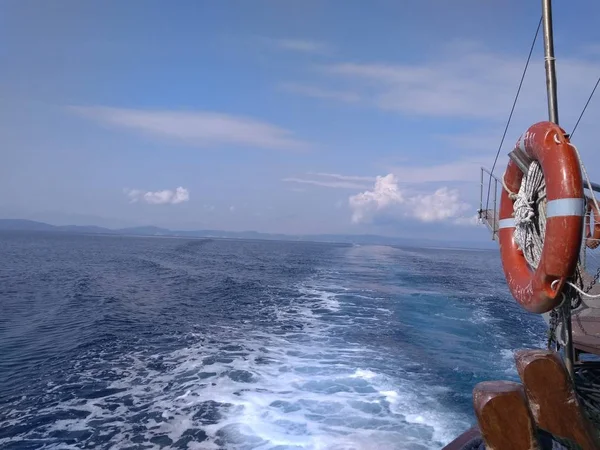 晴れたギリシャでのボート旅行 ハリディックス — ストック写真