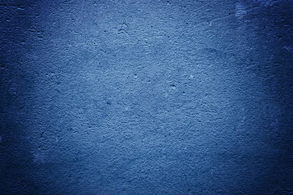 Υφή τσιμέντου και σοβά στον τοίχο. Μπλε δημιουργικό δέσιμο. Σταγόνες στον τοίχο από κοντά. Κυματιστές γραμμές στο σοβά. Τάση χρώμα κλασικό μπλε. Χρώμα του 2020. Κύρια τάση του έτους — Φωτογραφία Αρχείου