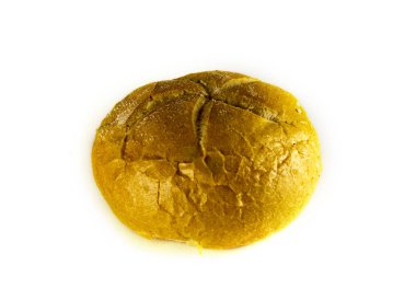 Beyaz arka planda çörekler. Kapatın. Beyaz zemin üzerinde taze ev yapımı ekmek