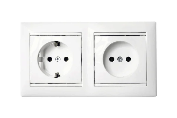 白色欧洲双电插座在白色背景上 概念电和简约主义 — 图库照片