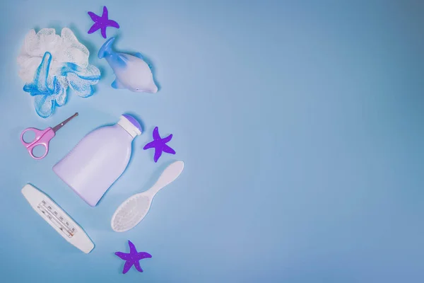 Çocuk Hijyeni Banyo Malzemeleri Şampuan Şişesi Plastik Oyuncak Sünger Tarak — Stok fotoğraf