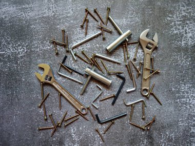 Gri arkaplan üzerindeki araç düzeni