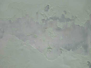 Büyük bir şehirde eski bir binanın desen renkli duvarı.