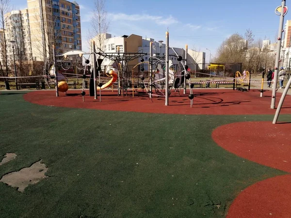 Parque Infantil Está Fechado Para Quarentena Devido Propagação Coronavírus — Fotografia de Stock