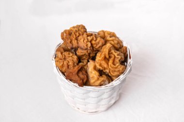 bahar yenilebilir orman mantarları