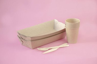 Yoğun kağıttan yapılmış tabaklar, ekolojik olarak temiz ürün