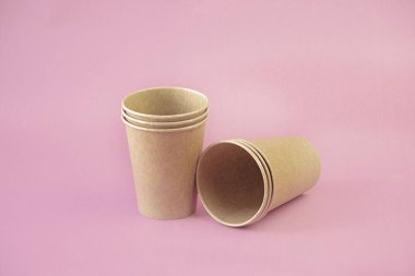 Yoğun kağıttan yapılmış tabaklar, ekolojik olarak temiz ürün