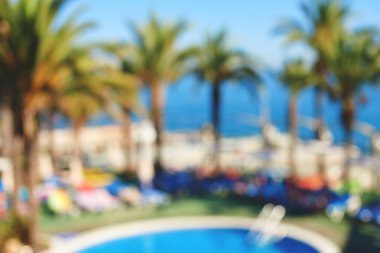 Yaz mevsiminin bulanık arkaplanı.