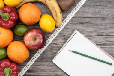 Fitness kavramı meyve ile. Fitness motivasyon.