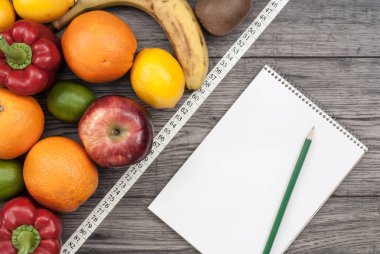 Fitness kavramı meyve ile. Fitness motivasyon.