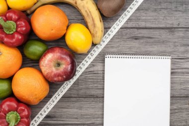 Fitness kavramı meyve ile. Fitness motivasyon.