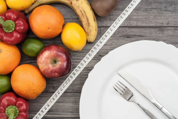 Concepto de fitness con fruta. Motivación física . — Foto de Stock