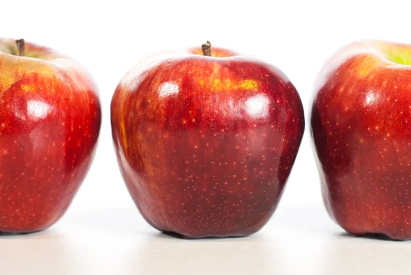 Red apple fitnes concepto con centímetro . — Foto de Stock
