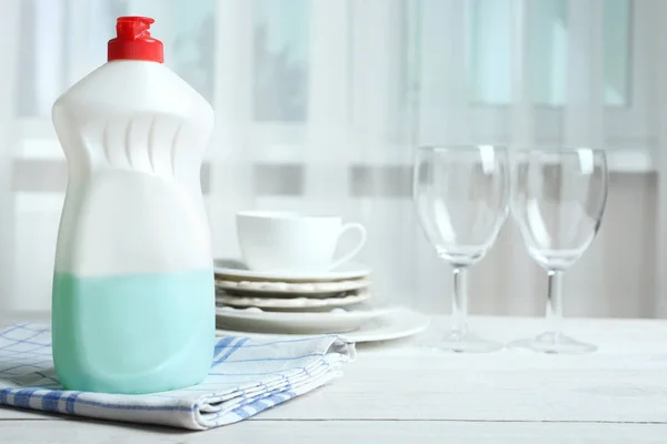 Mytí nádobí likvidní a čisté — Stock fotografie