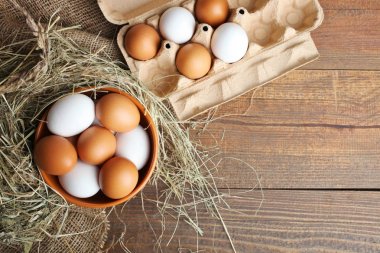 Derin bir kasede yumurta 