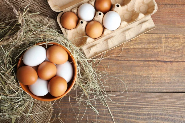 Derin bir kasede yumurta 