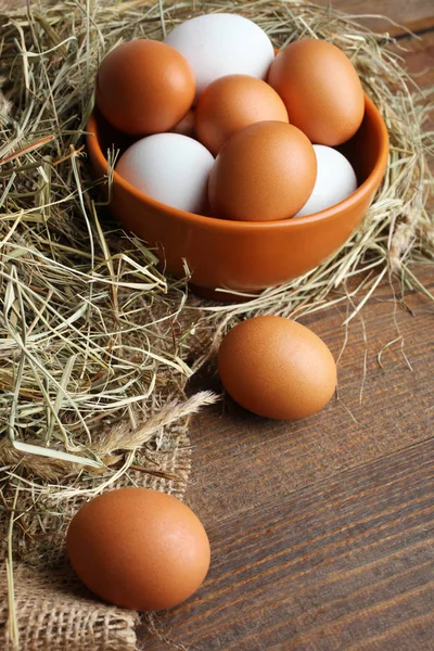 Derin bir kasede yumurta 