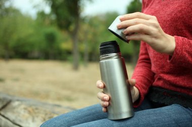 Bir kızla bir termos 