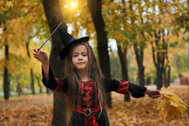 Küçük cadı, Cadılar Bayramı.