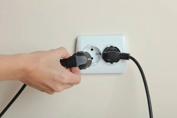 Stopcontact met elektrische stekker — Stockfoto