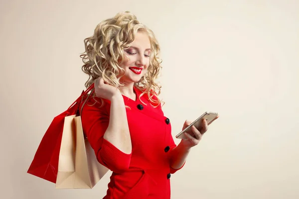 Chica en un vestido rojo — Foto de Stock