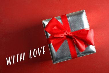 Gümüş hediye kutusu