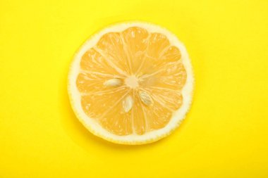 Olgun taze limon