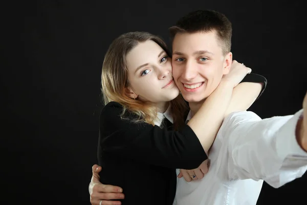 Pareja joven enamorada — Foto de Stock