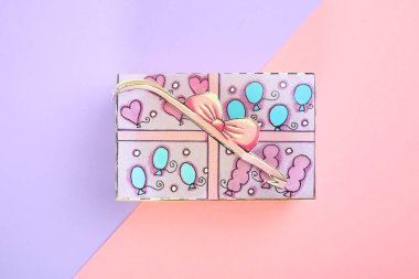 Hediye kutusu, pastel renkler