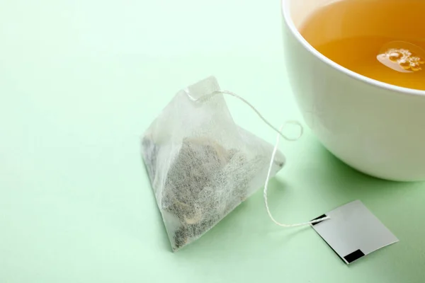 Mintte och en påse med te — Stockfoto