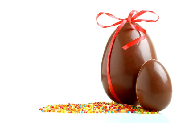 Два шоколадных яйца — стоковое фото