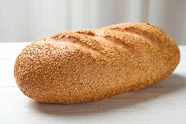 Brot mit Sesam — Stockfoto