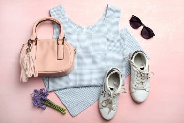 Kadın giyim ve aksesuarları