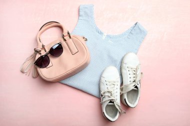 Kadın giyim ve aksesuarları