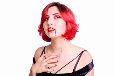 Parlak makyajlı kız..