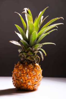 Olgun altın sarısı ananas 