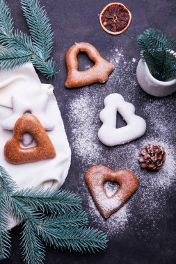 Zencefilli kurabiye ve Noel süsü.