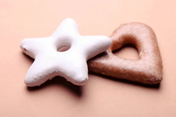 Sterne und herzförmige Lebkuchen — Stockfoto