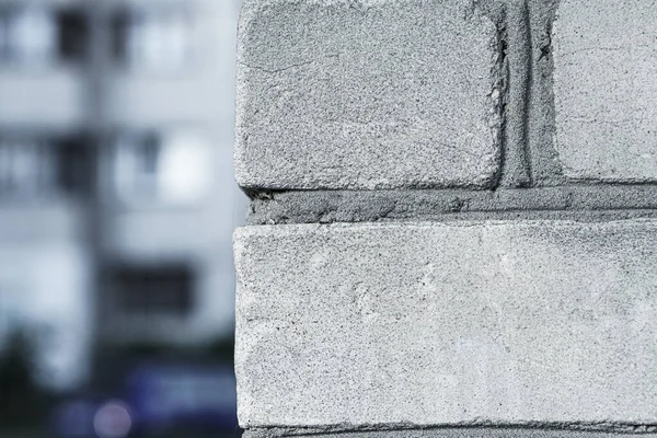 Beyaz tuğla duvar dokusu ya da arka plan. Bahçedeki beyaz tuğla ev.